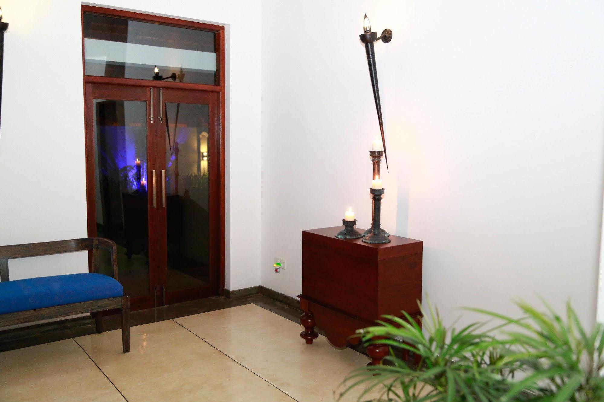 Hotel Tranquil Negombo Boutique Exterior foto
